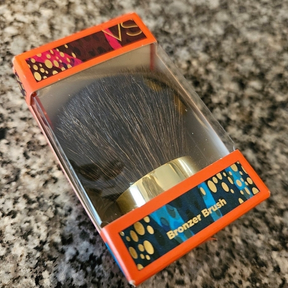 🆕️Victoria's Secret Beauty Kabuki Bronzer Brush